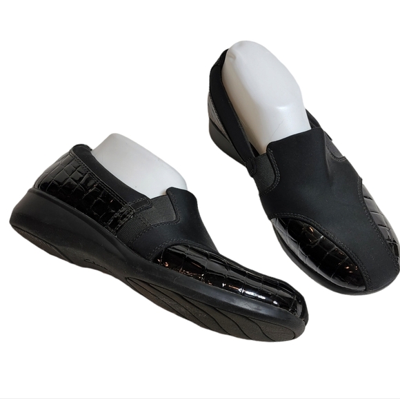 CLARKS SLIP ON SHOES - Picture 8 of 16
